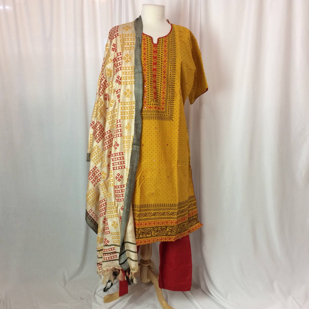 Shalwar Kameez Size 40 - Mirage Sarees